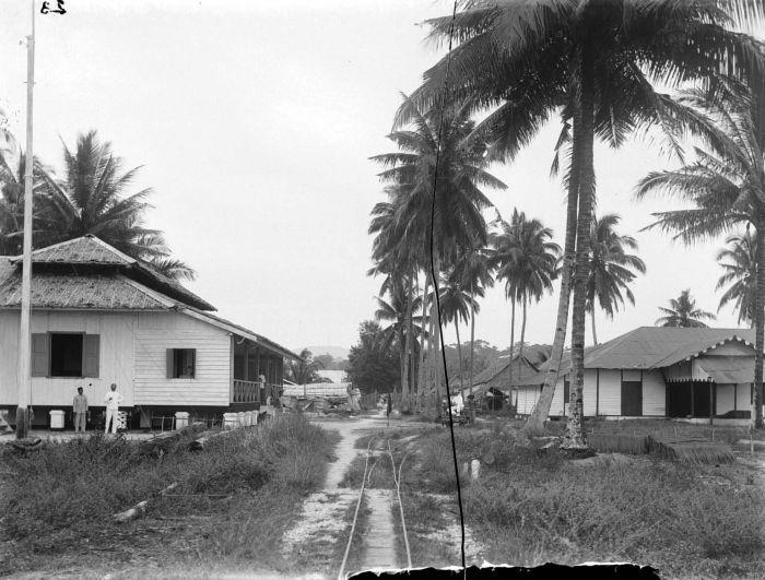 COLLECTIE TROPENMUSEUM Hoofdkantoor van de Singkep Tin Maatschappij Dabo Riouw TMnr 10007312