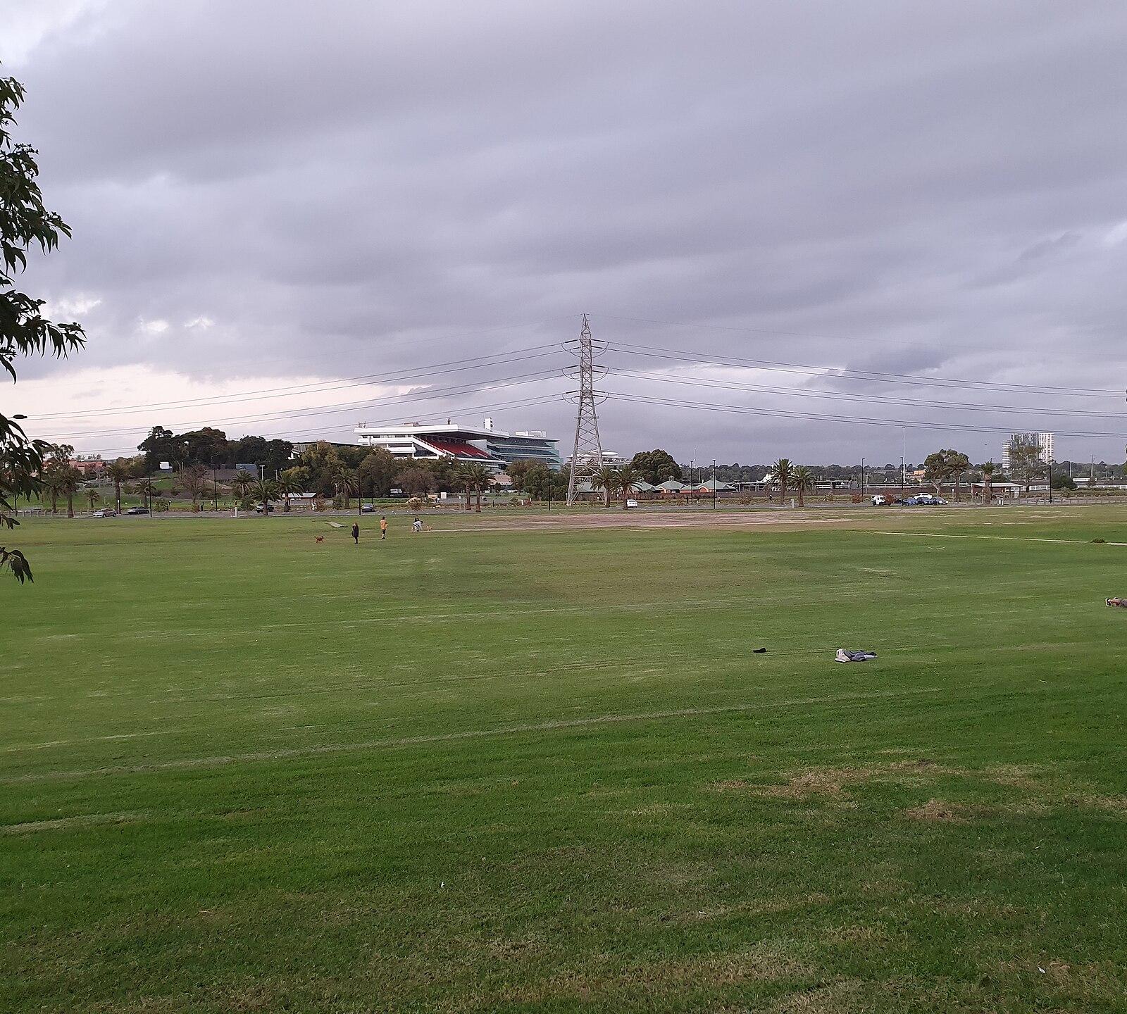 Footscray Park at dusk, Apr 2020 4