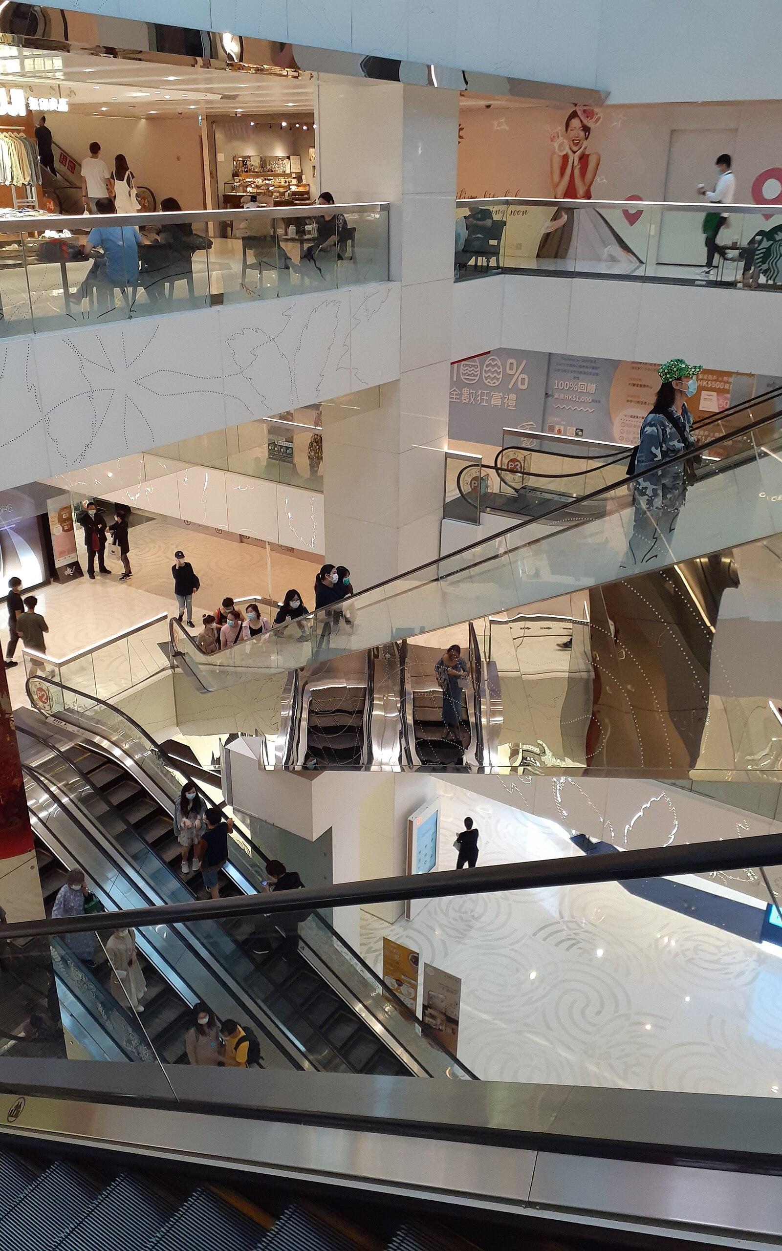 HK CWB 銅鑼灣 Causeway Bay 世貿中心商場 World Trade Centre mall April 2020 SS2 12